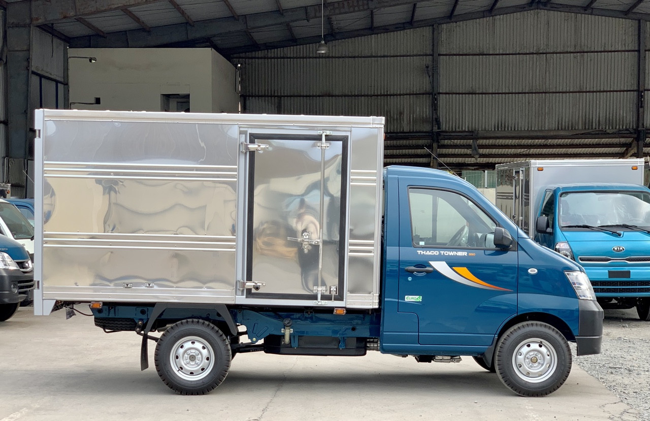 Xe tải Towner 990 thùng kín 